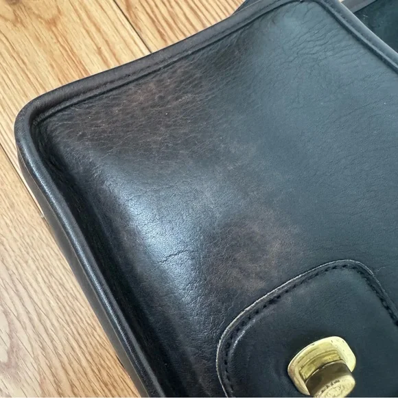 Vintage Coach Turnlock Clutch 9832, Black Leather Unisex
